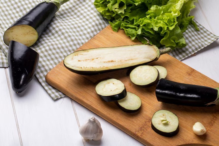 terong untuk mpasi, manfaat terong untuk bayi, menu mpasi sehat, makanan pendamping asi alami, terong ungu bayi, mpasi 6 bulan